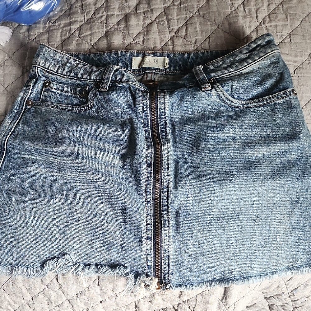 We the Free distressed denim skirt size 28
